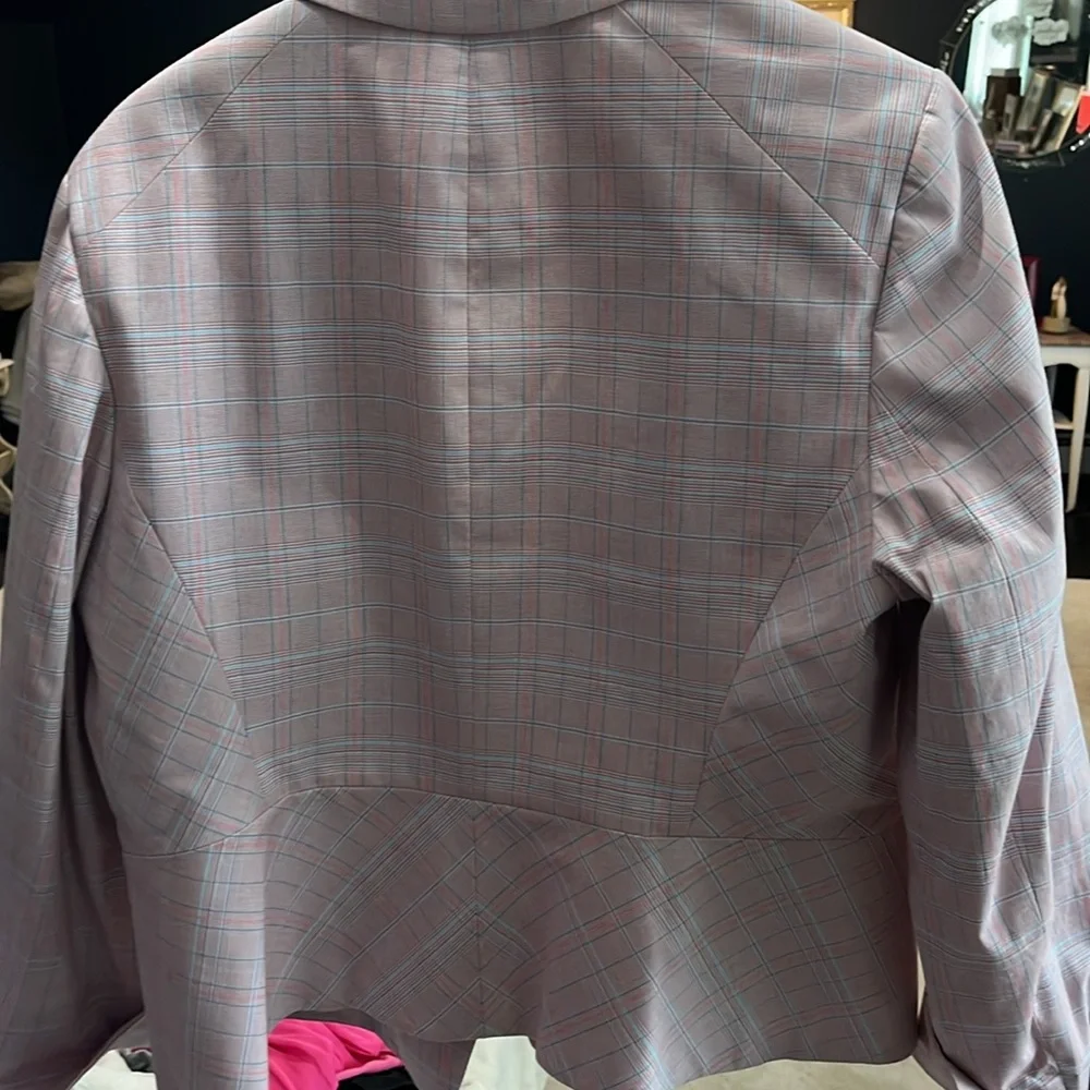 Blazer - Picture 4 of 4